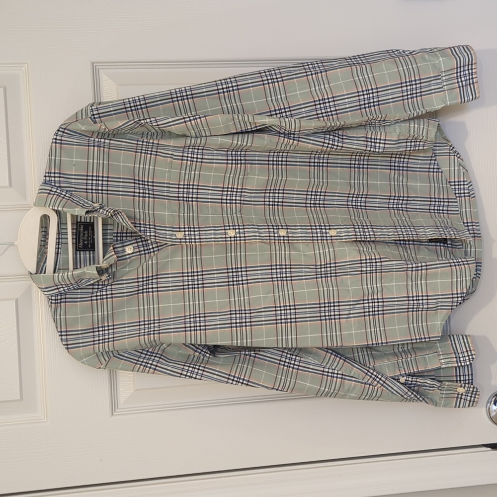 Abercrombie & Fitch plaid lightweight long sleeve button down shirt